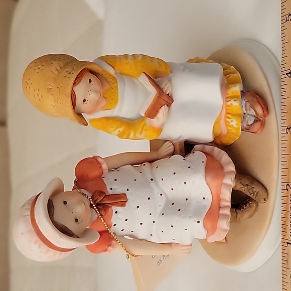 Holly Hobby "A Moment Shared".  One of three designs in Series II. - Picture 2 of 5